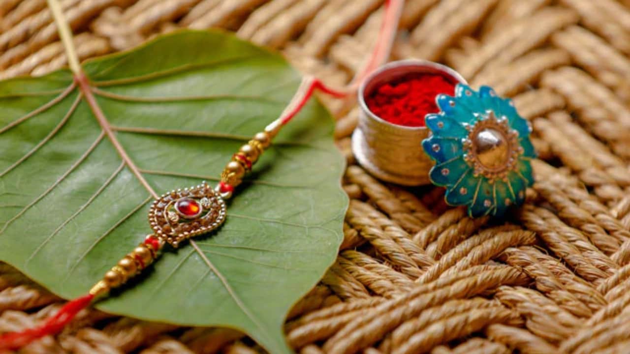 Raksha Bandhan 2026: 27 या 28 अगस्त कब है रक्षा बंधन? जान लें सही तारीख और मुहूर्त