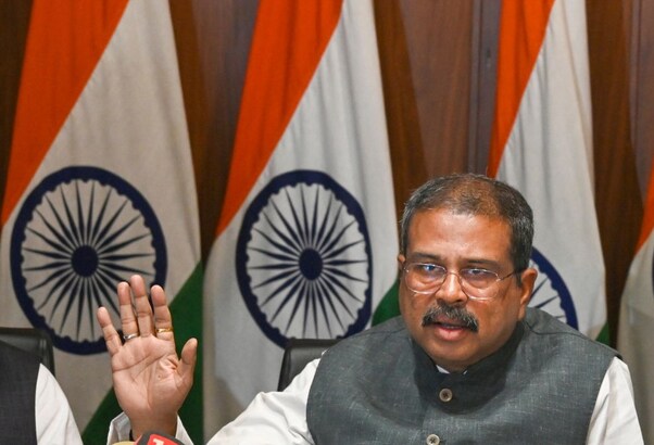 NEET परीक्षा के रिजल्ट को लेकर शिक्षा मंत्री ने दिया बड़ा बयान, बोले- सटीक समय में लेकर आएंगे