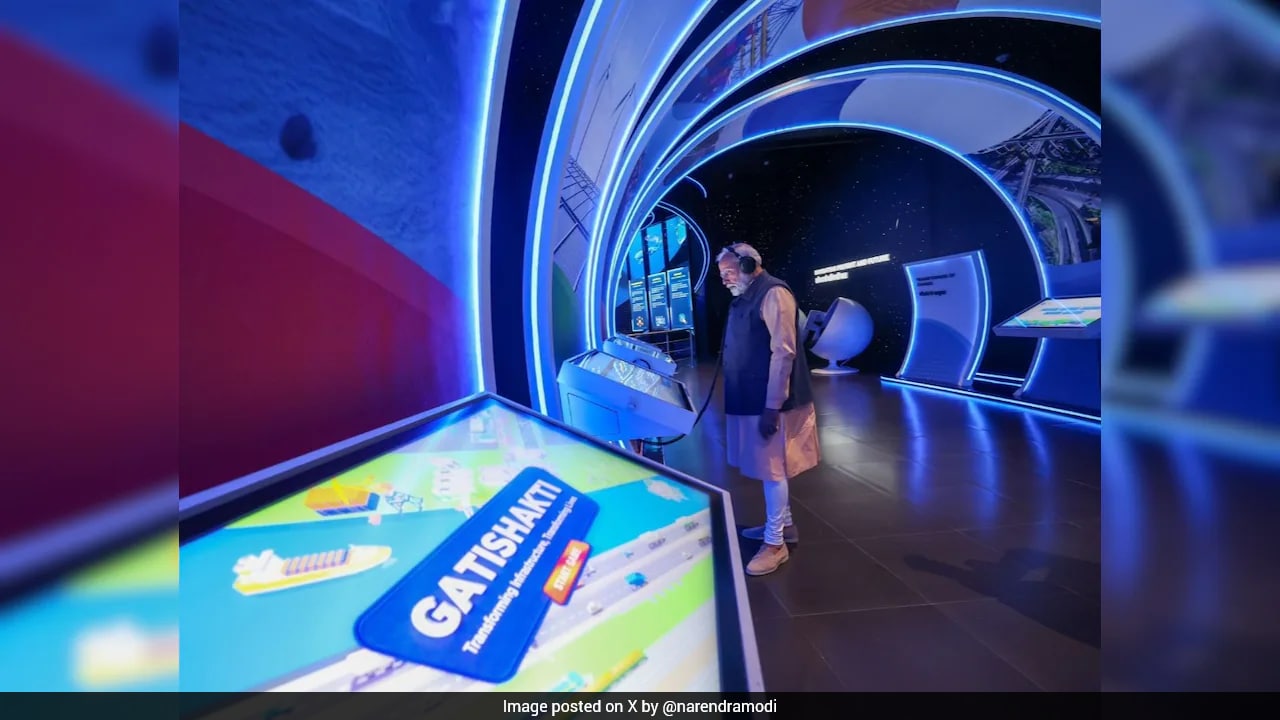 As PM Modi Completes 12 Years, Rs 25 Lakh Crore Infra Blitz Takes Centre Stage