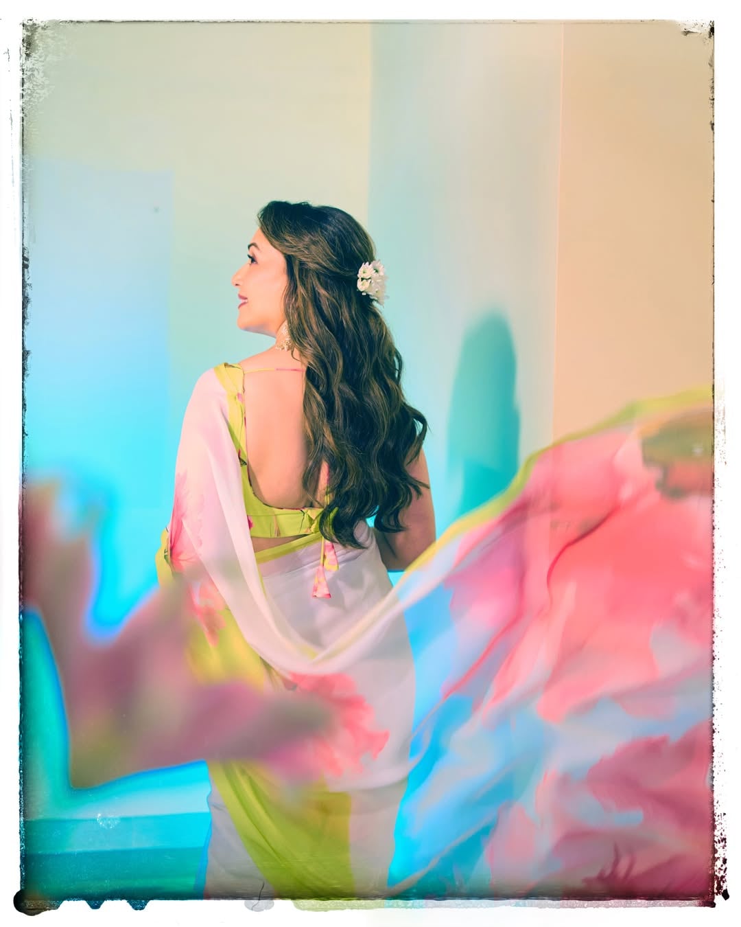 Madhuri Dixits Sleeveless Blouse Maa Behen Look