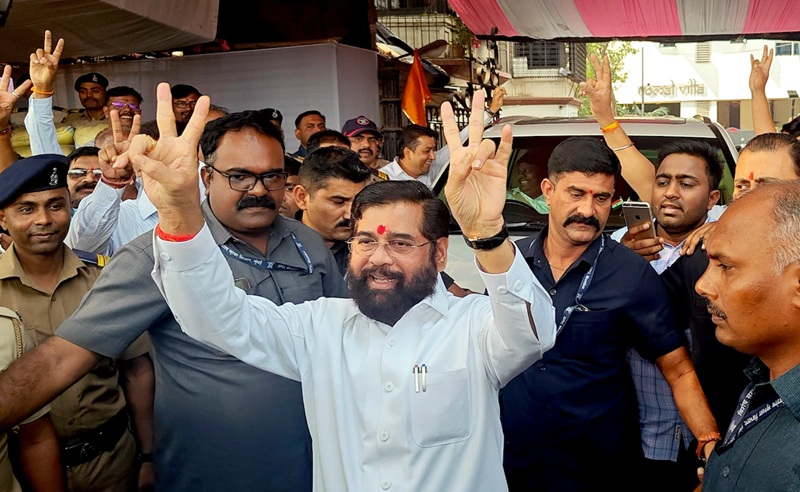उद्धव के अलावा कांग्रेस और NCP को भी झटके दे रहा एकनाथ शिंदे का 'ऑपरेशन टाइगर', 8 महीने में 16 झटके
