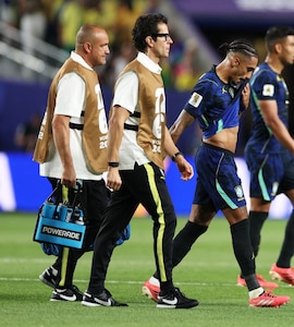 Brazils Raphinha To Have Intensive Treatment On Thigh Injury