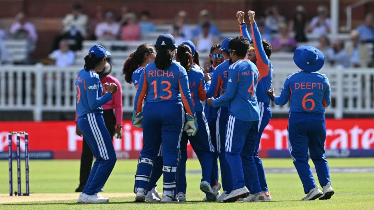India vs Australia LIVE Score, Women's T20 World Cup: India Get Huge Wicket In 1st Over After DRS Masterclass; Harmanpreet Kaur Smashes 25-Ball 50