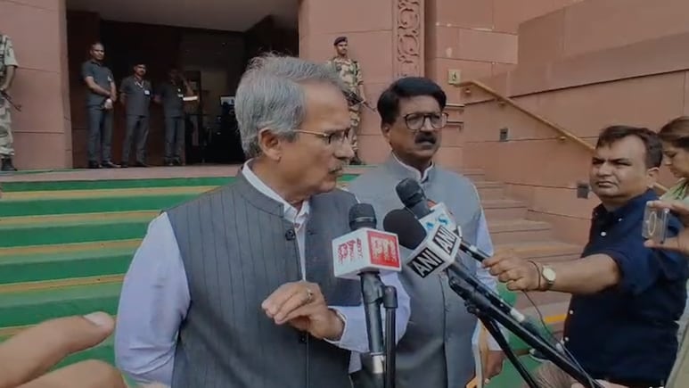 शिवसेना यूबीटी के बागी सांसदों पर सस्पेंस: स्पीकर ओम बिरला से म&zwj;िले अनिल देसाई-अरविंद सावंत, क्&zwj;या मांग रखी?