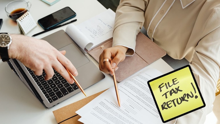 ITR Filing Process: पहली बार भरने जा रहे इनकम टैक्&zwj;स रिटर्न, घबराएं नहीं, ये रहा स्&zwj;टेप बाय स्&zwj;टेप तरीका