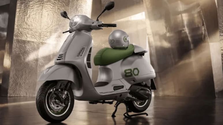 Vespa ने पेश किया Edizione Ottantesimo! सिर्फ 1,946 लोग ही खरीद पाएंगे यह अनोखा शानदार स्कूटर