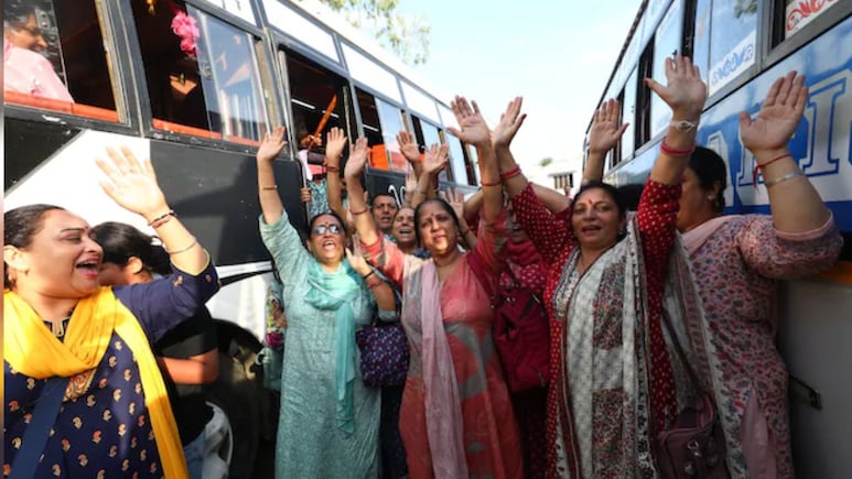 Kashmiri Pandits: एका रात्रीत घर सुटले; आणि..39 वर्षांनंतर काश्मीरमध्ये परतलेल्या सुपर्णाची मन हेलावणारी गोष्ट