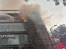 कालकाजी में एक रेस्टोरेंट में लगी भीषण आग, 3 LPG सिलेंडर फटे, दमकल टीम ने बुजुर्ग महिला को बचाया