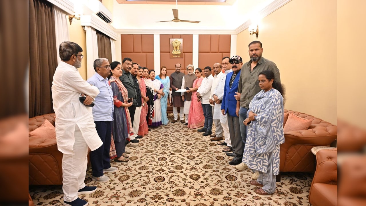 टीएमसी के सांसदों के विलय की याचिका पर ऐक्शन में आया लोकसभा सचिवालय, 5-7 दिन में हो जाएगा फैसला