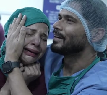 8 वेळा तुटलं स्वप्न, पण शेवटी मातृत्व जिंकलं! जुळ्या बाळांच्या जन्मानंतर 45 वर्षांच्या अभिनेत्रीला अश्रू अनावर