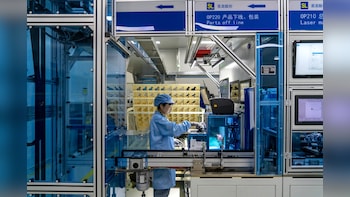 China's Manufacturing Activity Returns to Growth as Exports Boom