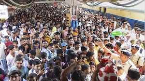 Chaos At Patna Junction After Exams, Massive Student Rush