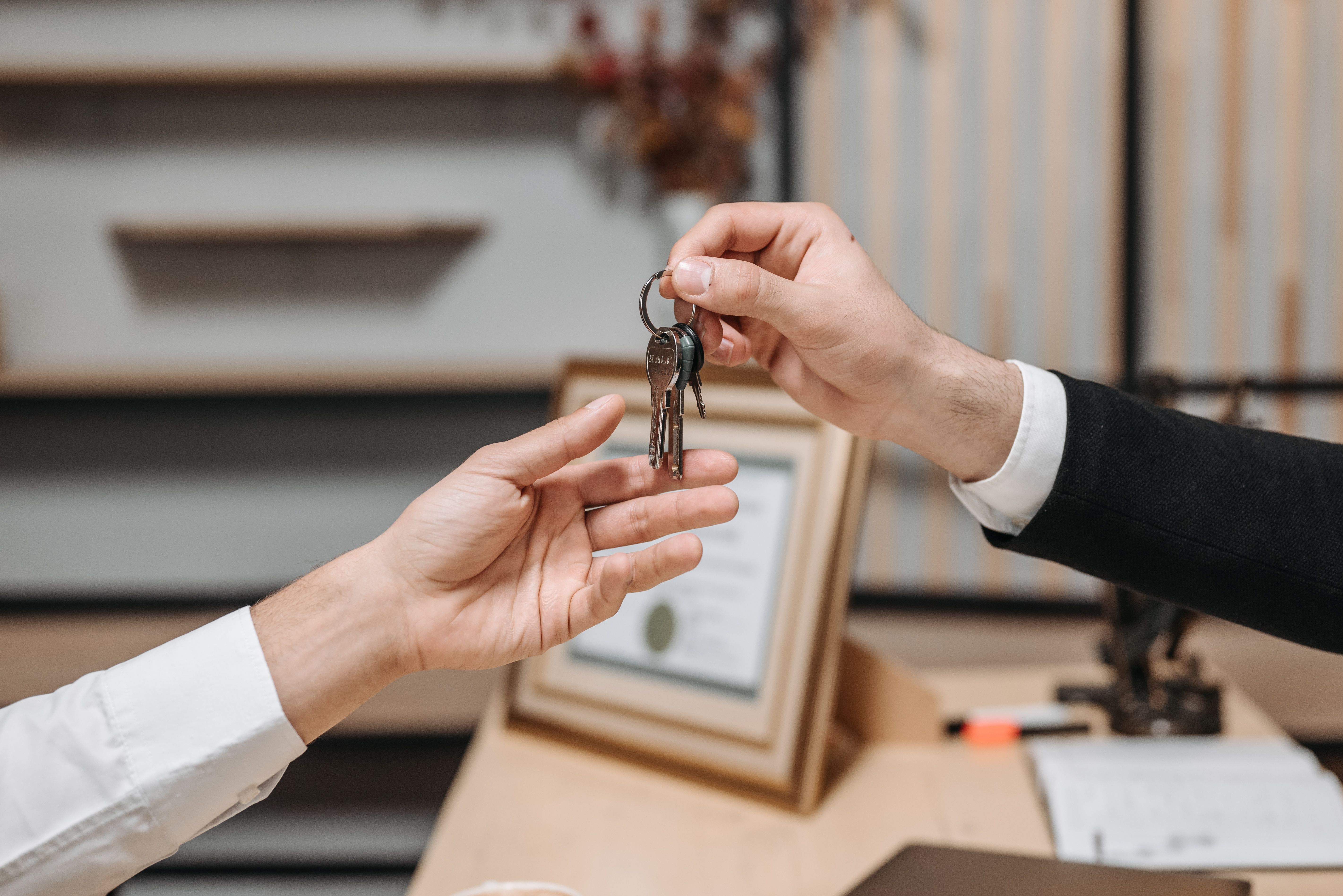Man Leaves Corporate Life To Become Broker, Shares 9 Shocking Truths