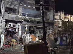 Lucknow Fire Live: लखनऊ अग्निकांड पर बड़ा एक्शन, 4 अधिकारी सस्पेंड, बिल्डिंग मालिक गिरफ्तार
