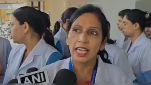 रेनू भट&zwj;िया के इस्&zwj;तीफे के बाद भी खुश नहीं नर्सें, बोलीं- ईगो में नहीं मांगी माफी&nbsp;