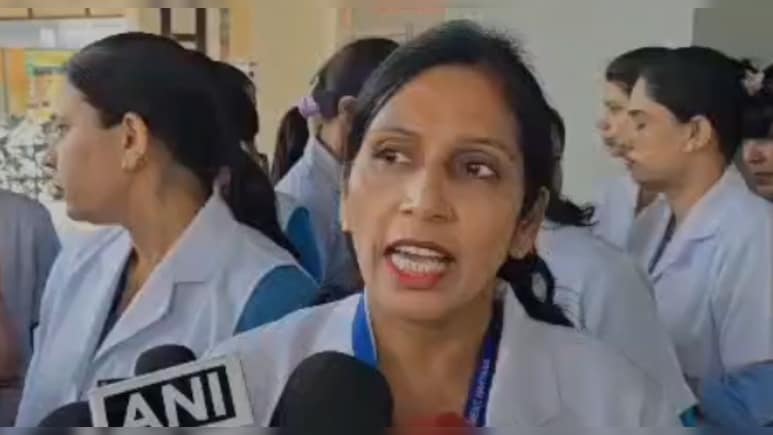 रेनू भट&zwj;िया के इस्&zwj;तीफे के बाद भी खुश नहीं नर्सें, बोलीं- ईगो में नहीं मांगी माफी&nbsp;