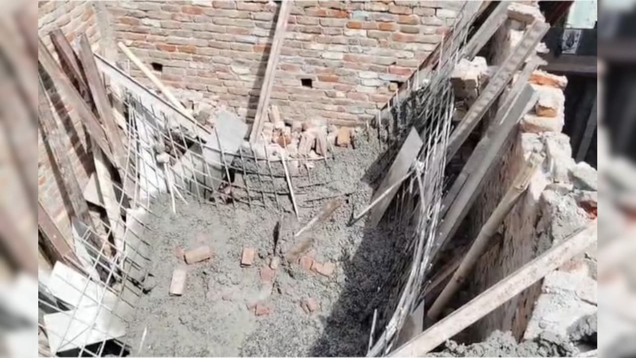 बुलंदशहर: निर्माणाधीन भवन का लेंटर गिरा, 6 मजदूर दबे, रेस्क्यू कर सभी को निकाला