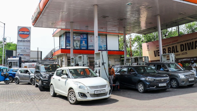 पेट्रोल पंपों से भारी मात्रा में इंडस्ट्रियल पेट्रोल-डीजल खरीदने पर लगी रोक, डीजल खरीद की लिमिट भी तय