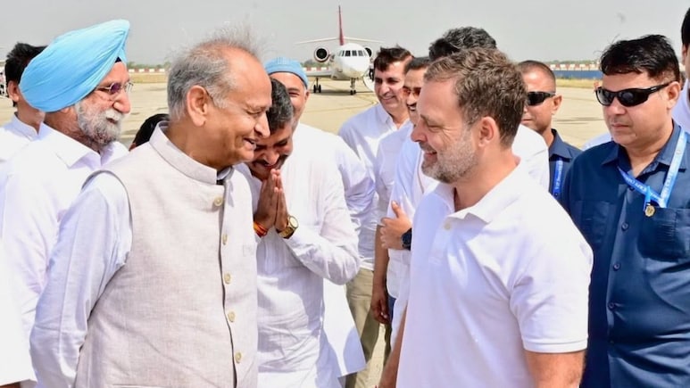 कांग्रेस के शिविर से गहलोत गैरमौजूद क्यों थे? राहुल गांधी से मुलाकात के बाद लौट गए थे जयपुर