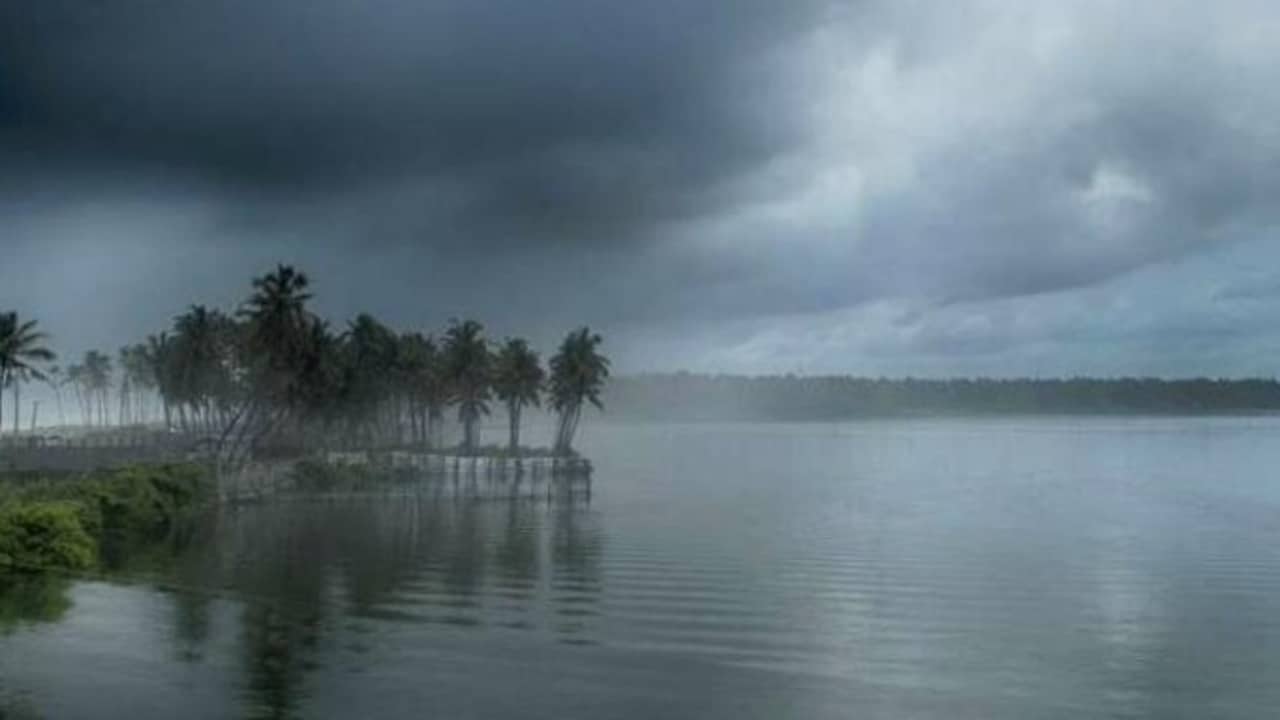 Weather Live Updates: Heavy To Very Heavy Rainfall Likely Over Kerala, Karnataka