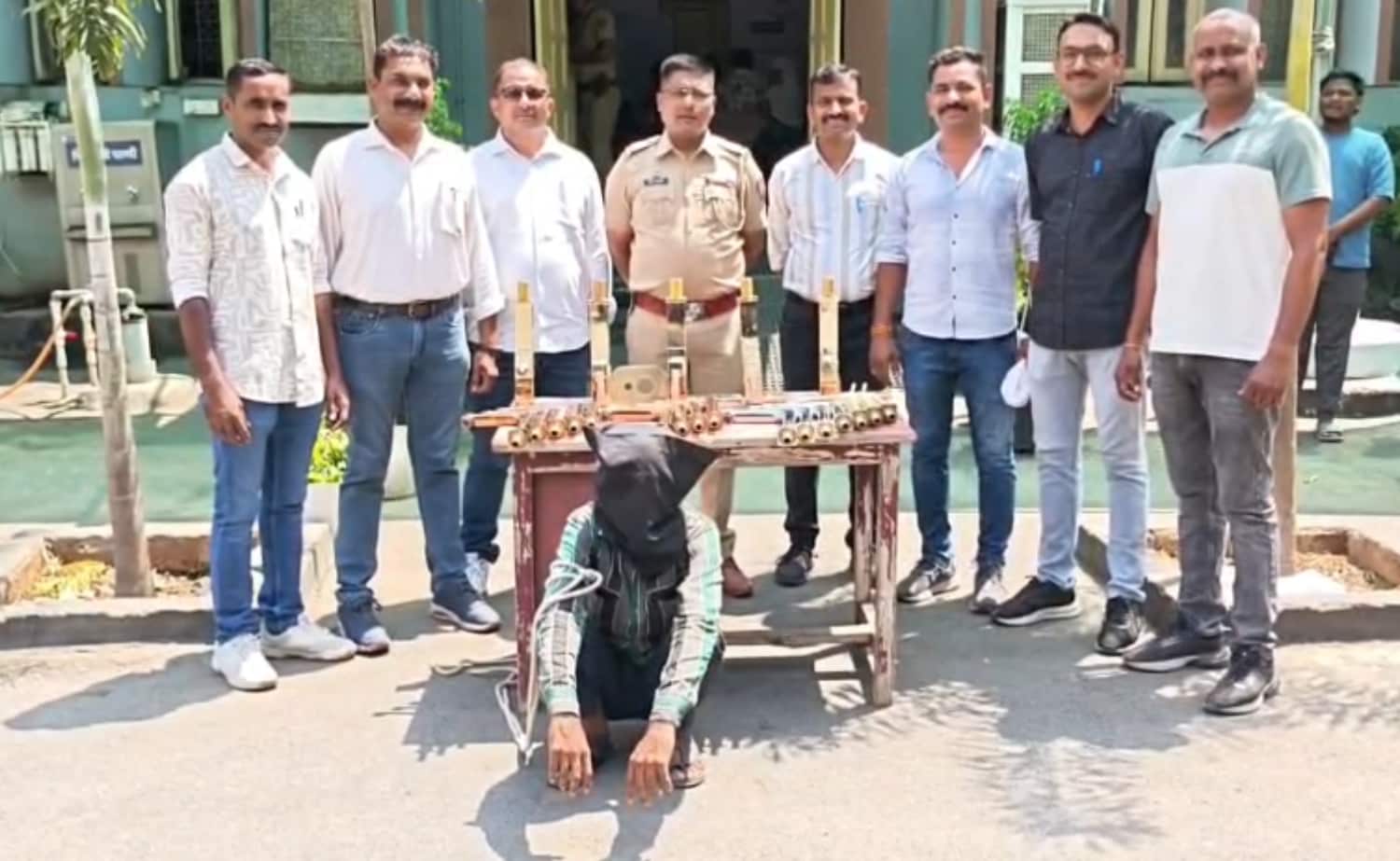 Investigators with the prime accused and stolen luxury designer taps.