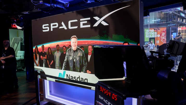 SpaceX Jumps In First Trades Following Record $75 Billion IPO