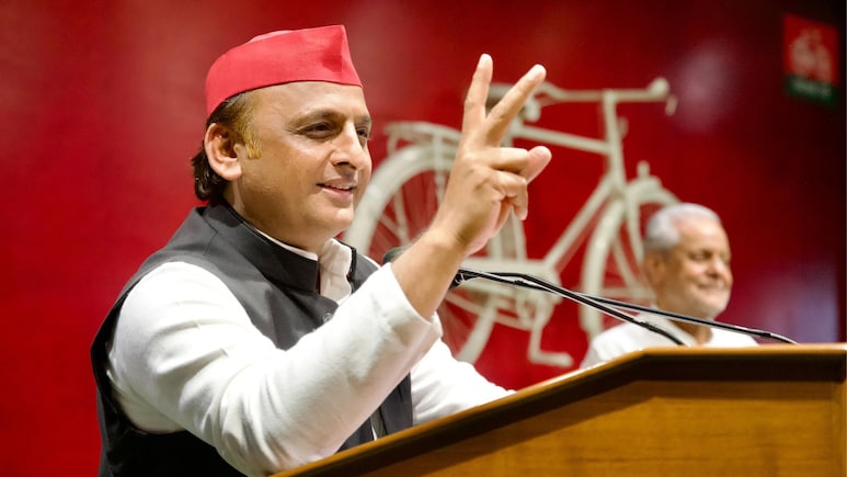 सर्वे रिपोर्ट, बगावत रोकने का फॉर्मूला, कैंडिडेट को हरी झंडी, मिशन 2027 में यूं जुटे अखिलेश यादव