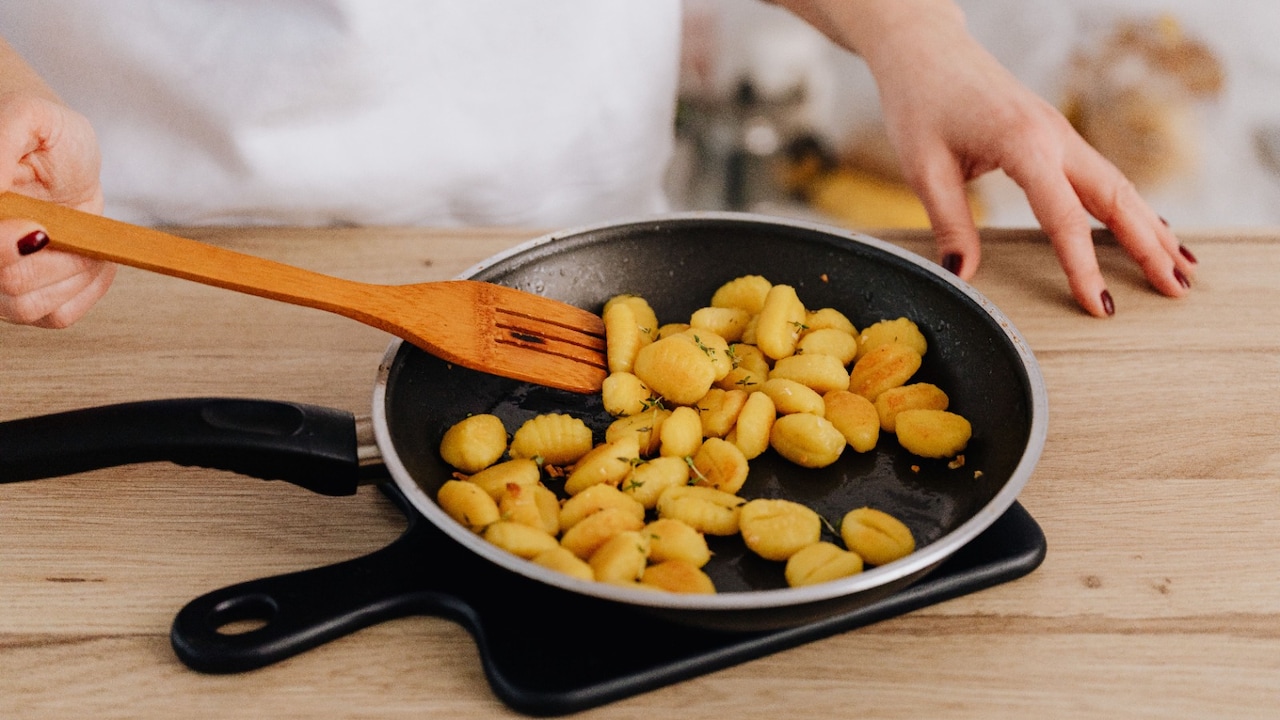 Non-Stick Pan Cleaning Mistakes That Make Food Stick And Damage It