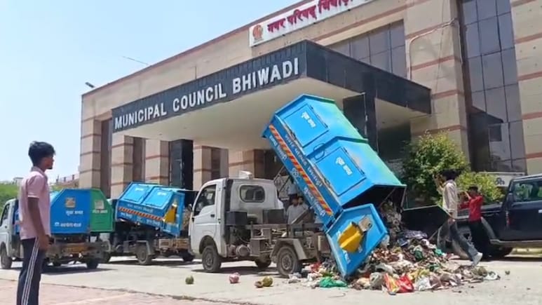 कचरे वाली गाड़ी के ड्राइवरों ने नगर परिषद के अधिकारी को पीटा, भिवाड़ी नगर परिषद में जमकर हंगामा