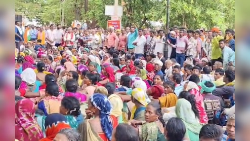 एक महीने का राशन लेकर कलेक्ट्रेट पहुंचे हजारों आदिवासी! बोले- मांगें पूरी होने तक देंगे धरना