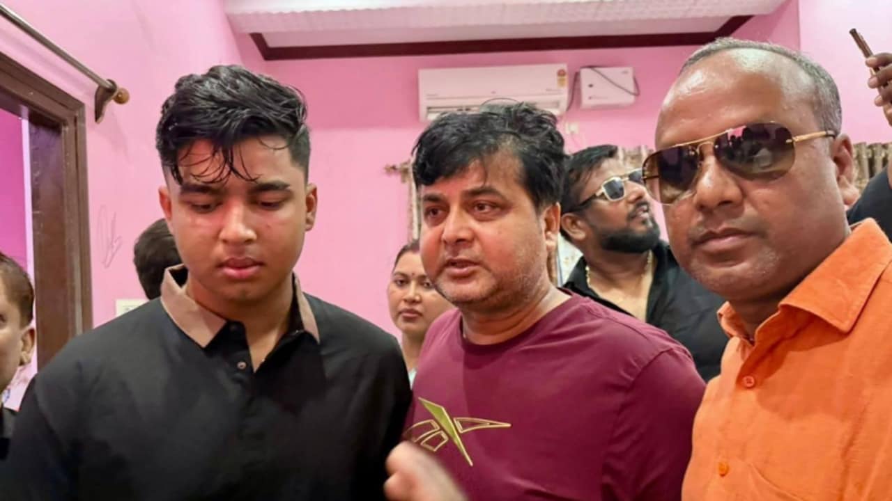 वैभव सूर्यवंशी के प्रशंसकों की भीड़ से परेशान हो गए परिवार वाले, घर छोड़ सड़क पर बितानी पड़ी पूरी रात
