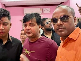 वैभव सूर्यवंशी के प्रशंसकों की भीड़ से परेशान हो गए परिवार वाले, घर छोड़ सड़क पर बितानी पड़ी पूरी रात