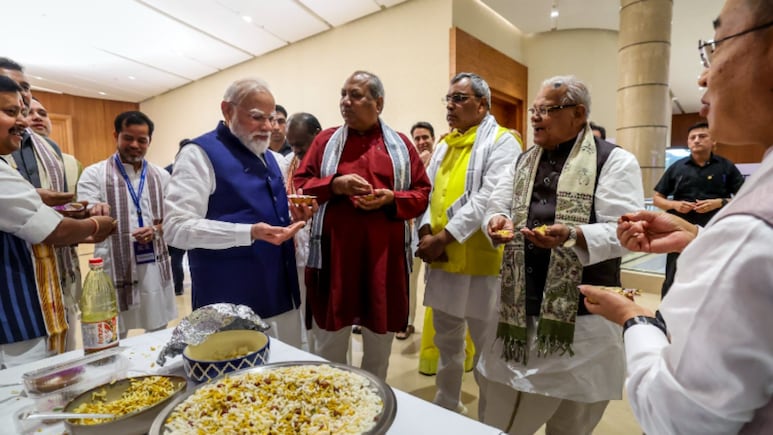 झालमुड़ी का स्वाद और यूपी का सियासी गणित, PM मोदी के साथ निषाद-राजभर, सपा के PDA मॉडल को काटने की तैयारी