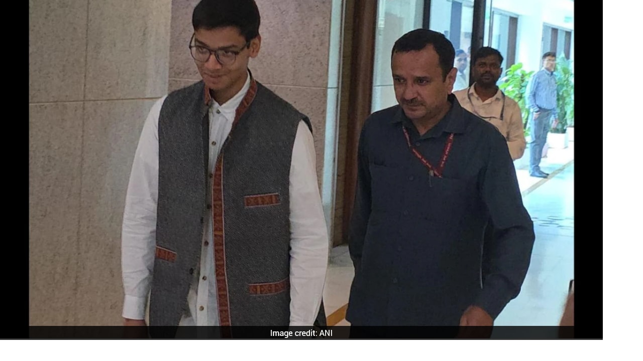 संसदीय समिति के सामने सिद्धांत ने OSM की खोली पोल, ब्लैकलिस्टेड कंपनी को फायदा पहुंचाने का आरोप