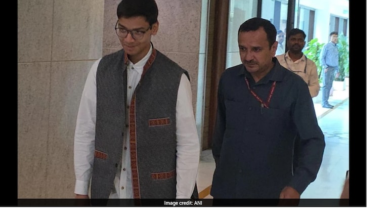 संसदीय समिति के सामने सिद्धांत ने OSM की खोली पोल, ब्लैकलिस्टेड कंपनी को फायदा पहुंचाने का आरोप
