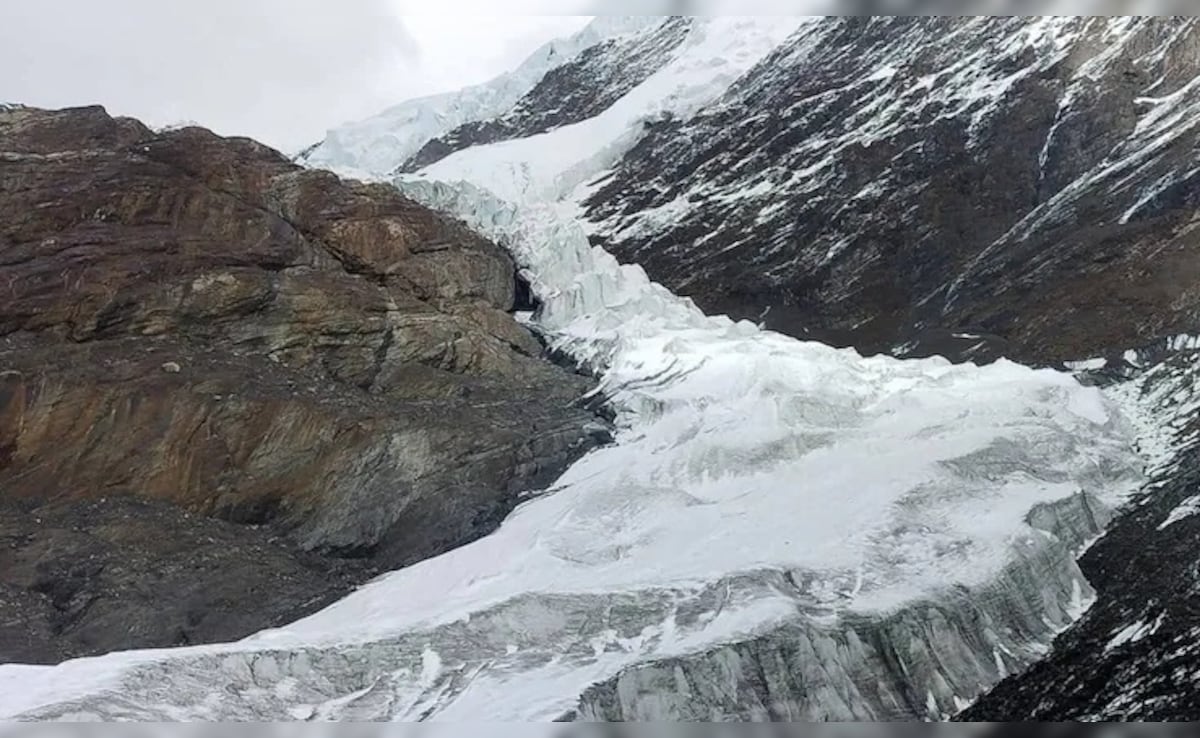 टूरिस्ट बढ़े तो पहाड़ों का गला घोंट रहा वाहनों का धुआं, ब्लैक कार्बन से पिघल रहे हिमालय के ग्लेशियर