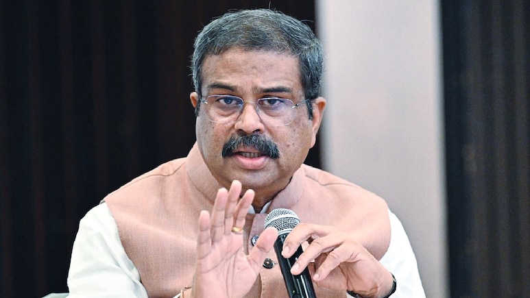 'राष्ट्रविरोधी शक्ती गैरफायदा घेतील म्हणून...'; Dharmendra Pradhan यांनी राजीनामापत्रात काय सांगितलं? वाचा...