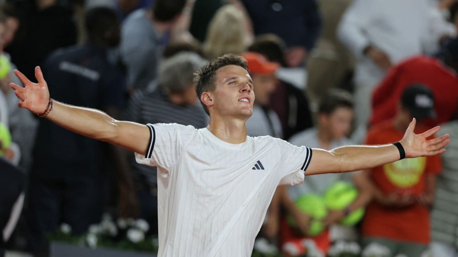 Jakub Mensik Holds Off Andrey Rublev To Book Maiden French Open Last-Eight Spot