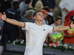Jakub Mensik Holds Off Andrey Rublev To Book Maiden French Open Last-Eight Spot