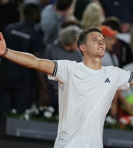 Jakub Mensik Holds Off Andrey Rublev To Book Maiden French Open Last-Eight Spot