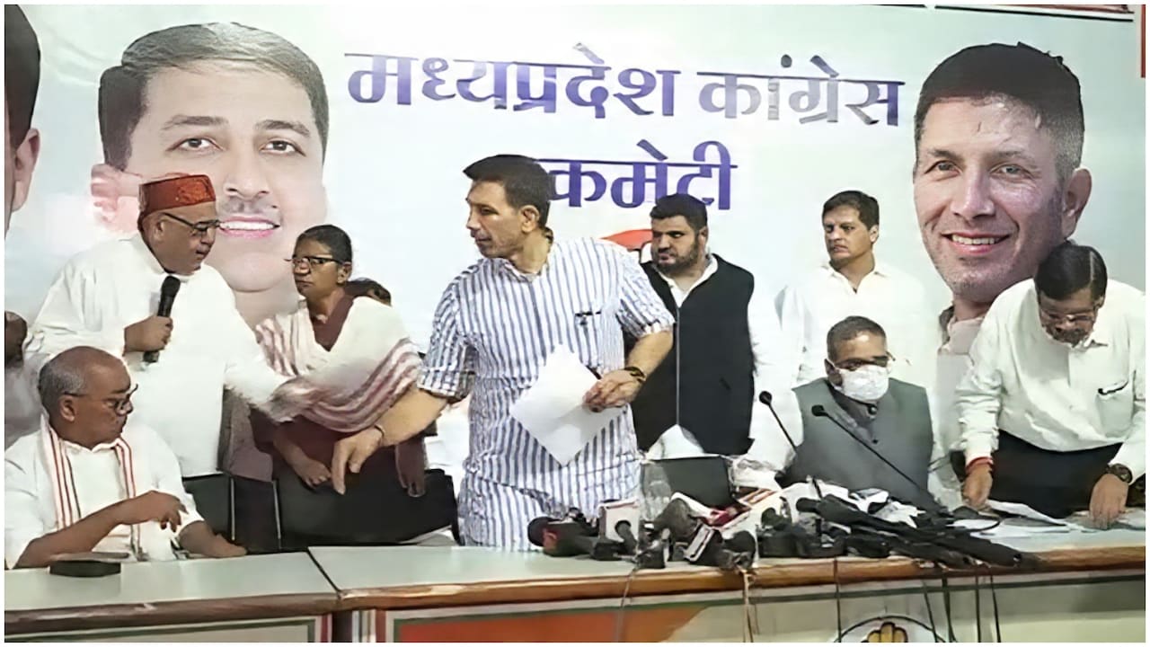MP कांग्रेस में खींचतान: कुर्सी को लेकर दिखा ड्रामा, जीतू पटवारी और दिग्विजय का Video वायरल 
