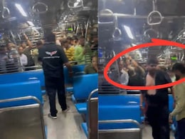 मुंबई लोकल में मर्डर, दरवाजा बंद करने के विवाद में चलती ट्रेन में युवक को चाकू से गोदा, मौत