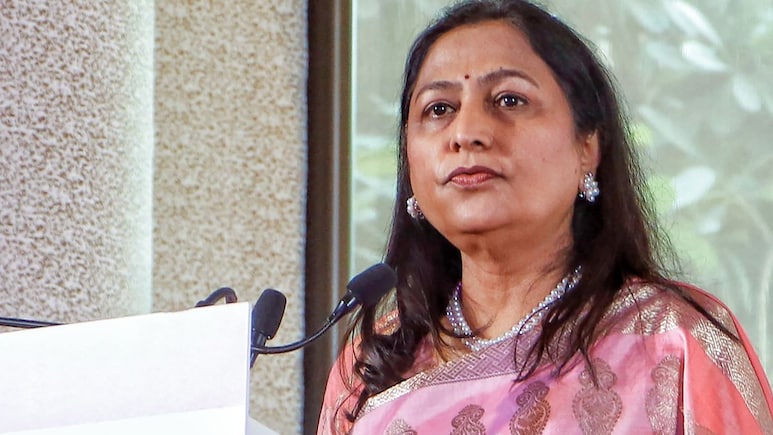 अदाणी फाउंडेशन और अनुष्का फाउंडेशन ने मिलाया हाथ, 10 हजार बच्चों की बदलेगी जिंदगी