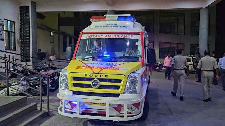 MP: मुहर्रम के जुलूस में हाईटेंशन लाइन से टकराया ताजिया, करंट लगने से तीन की मौत; 10 से ज्यादा झुलसे
