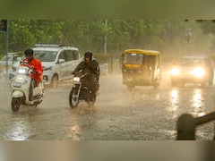 दिल्ली में अगले दो घंटे में आंधी और तेज बारिश का अलर्ट, IMD ने दे दिया बड़ा अपडेट