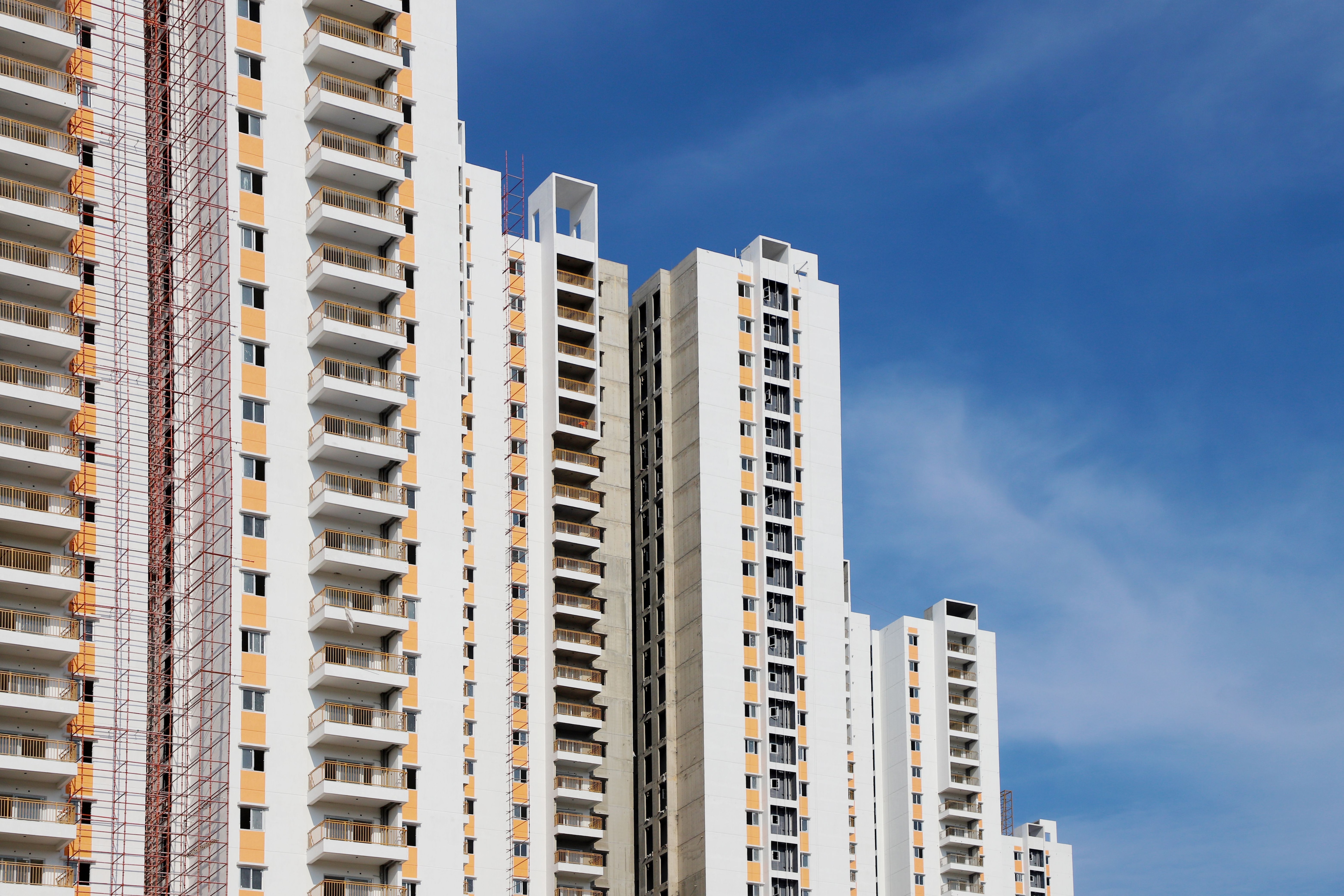 Woman Earning Rs 1.7 Lakh Plans Buying Rs 1.25 Crore Flat, Internet Says 'No'
