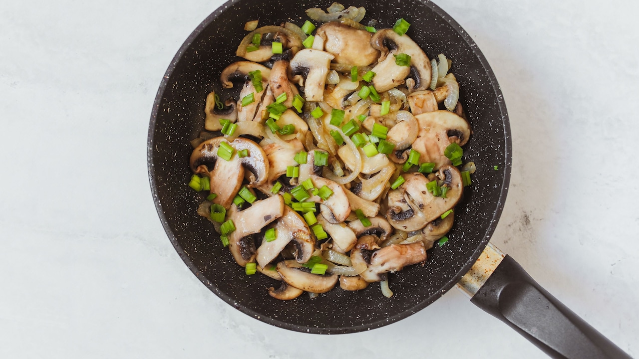 Non-Stick Pan Cleaning Mistakes That Make Food Stick And Damage It