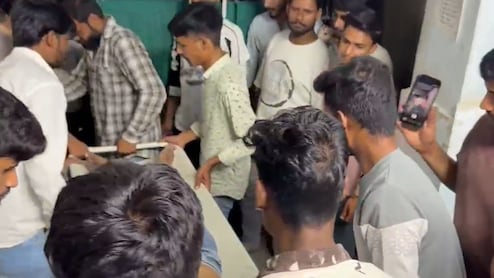 BAP नेता आदिल खान पर जानलेवा हमला, हिस्ट्रीशीटर हाशिम ने पेट में घोंपा चाकू