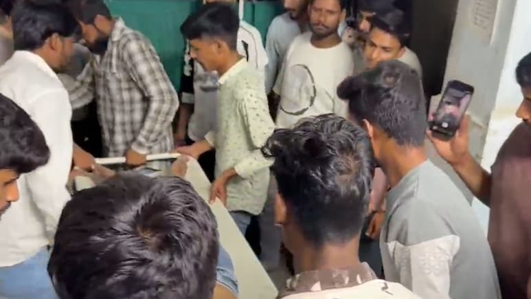 BAP नेता आदिल खान पर जानलेवा हमला, हिस्ट्रीशीटर हाशिम ने पेट में घोंपा चाकू
