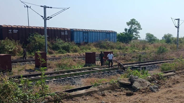 गुन्हेगारीचा भयंकर शेवट; 3 साथीदारांनीच केला घात; गळा चिरलेल्या अवस्थेत रेल्वे ट्रॅकवर आढळला मृतदेह